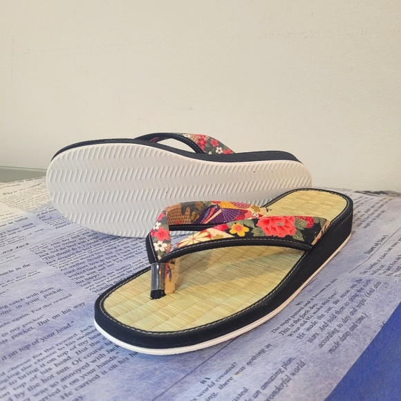 Japanese sandals - Picture 2 of 4